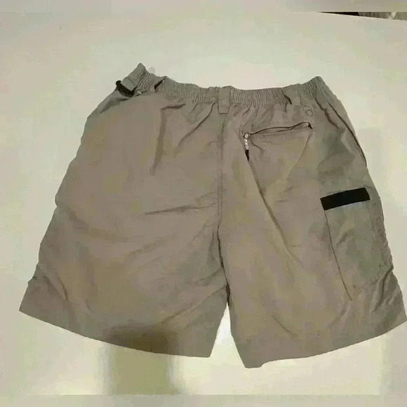 Magellan Men’s Taupe Fish Gear Shorts Size Large - Picture 2 of 3